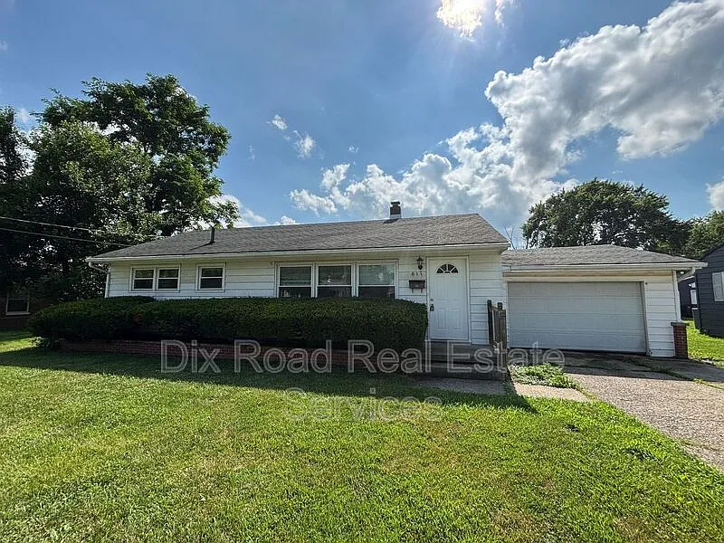 411 Glenn St