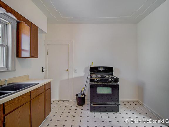 3rd image of 2045 Galewood Ave SW