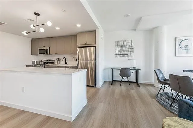 401 Jackson St — Photo 4