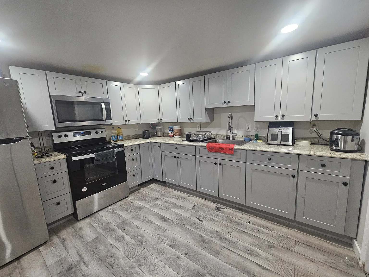 2 bed, $1,900 — Photo 2