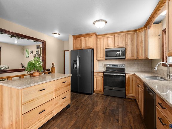 5th image of 2104 E Tricia Ln