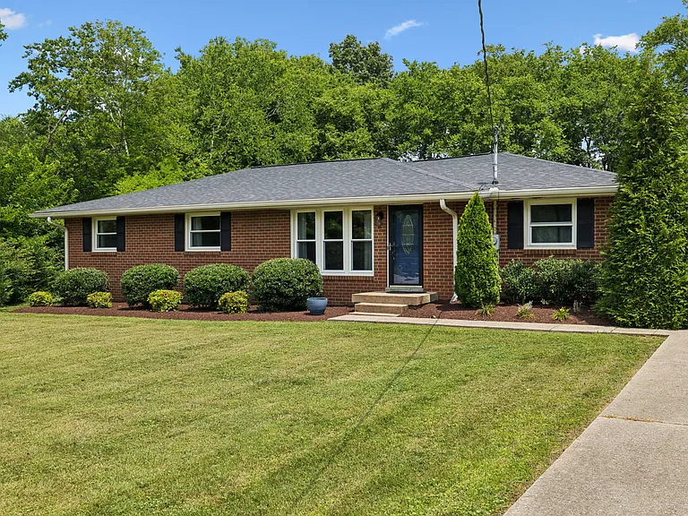 314 Derby Ln — Photo 1