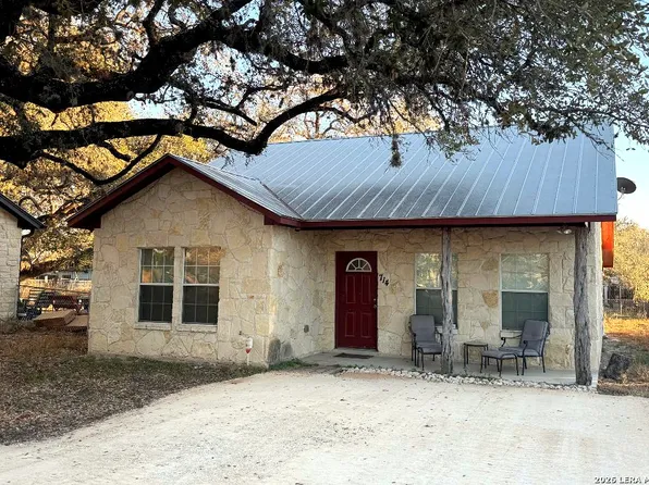 714 Houston, Pleasanton, TX 78064