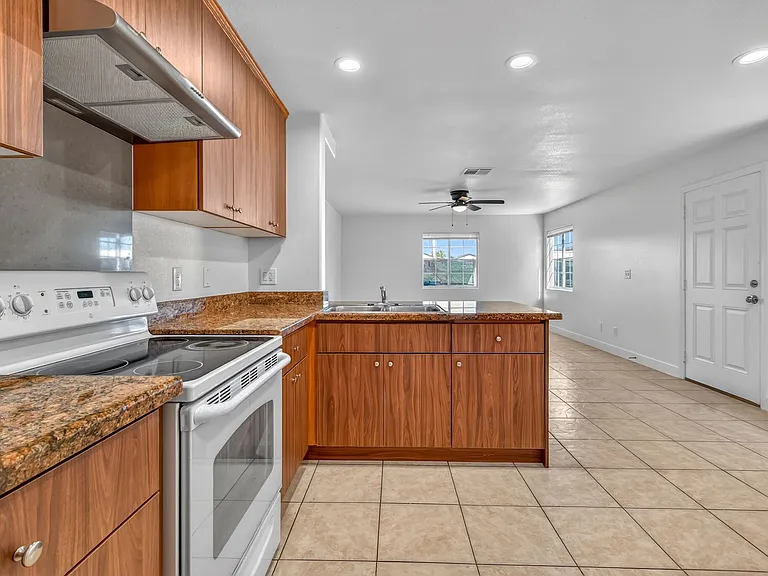 3037 Aloha Ave — Photo 5