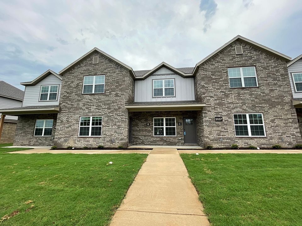 Front of townhouses from Oriole Street