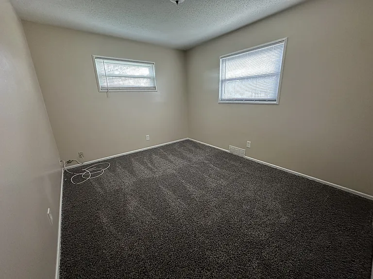 299 Dashwood Dr — Photo 6