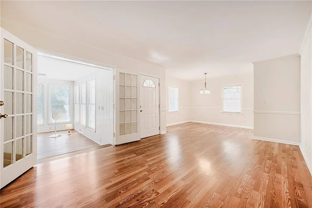 3 bed, 2.0 bath, 1994 sqft, $4,200 — Photo 4