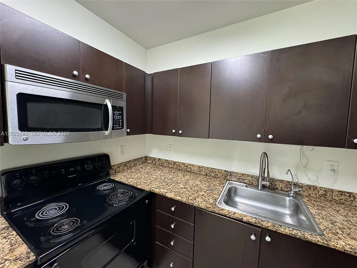 Building Photo - 529 NE 62nd St #404