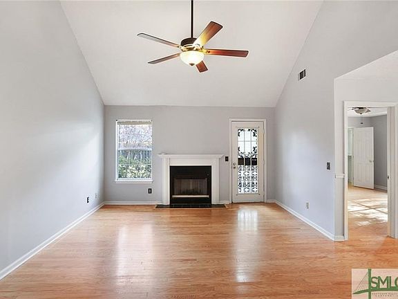 4th image of 108 E Sagebrush Ln