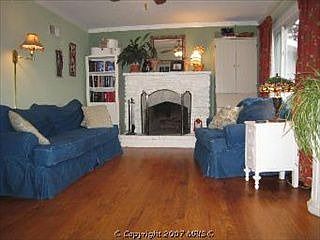 4th image of 725 Broadmoor Dr