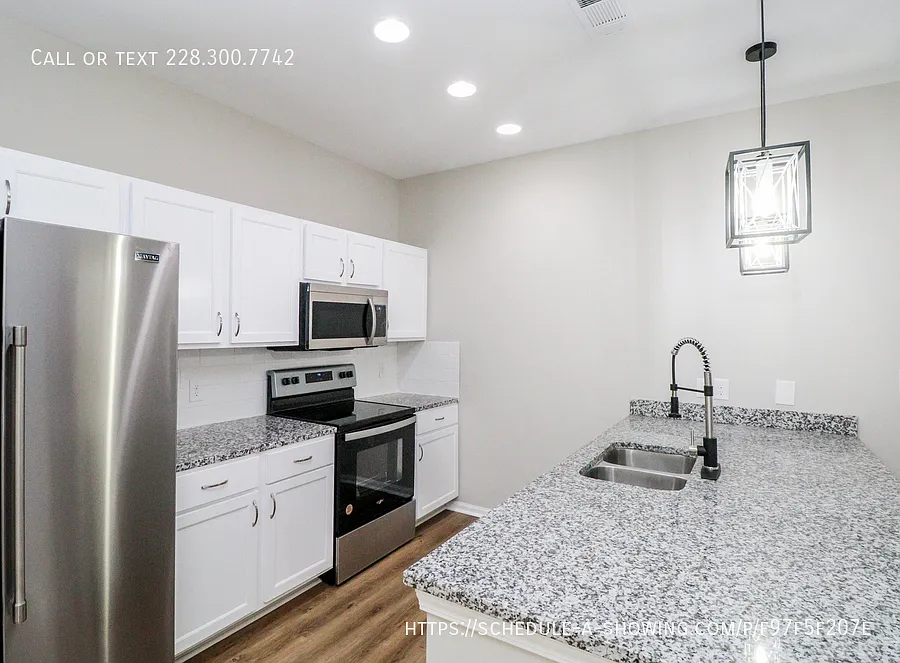 4 bed, 4.5 bath, 1900 sqft, $3,800 — Photo 3