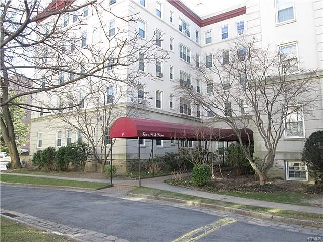 Welcome to Building #4 in the Park Lane complex