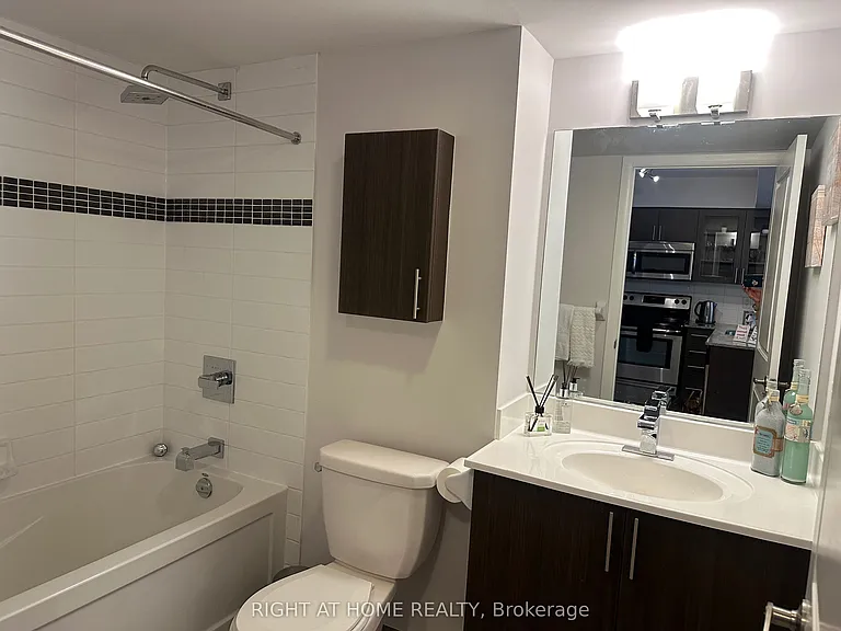 75 Norman Bethune Ave #221 — Photo 10