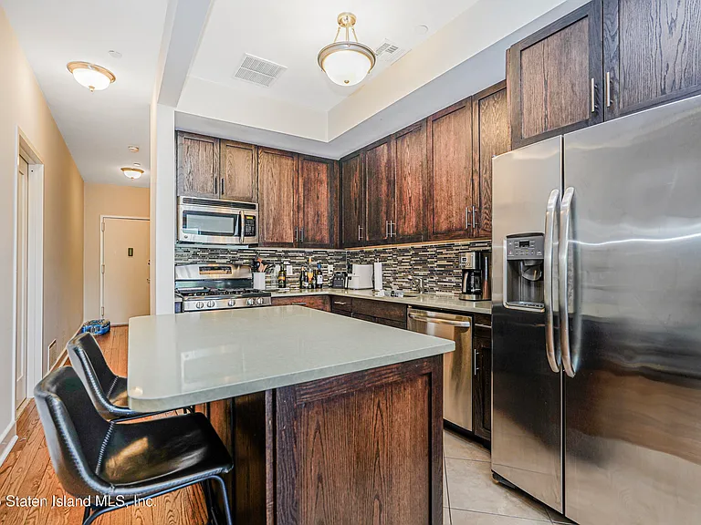 90 Bay Street Lndg #2H — Photo 3