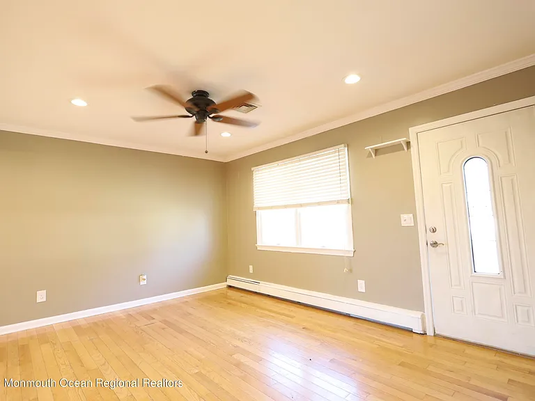 585 Sica Ln — Photo 3
