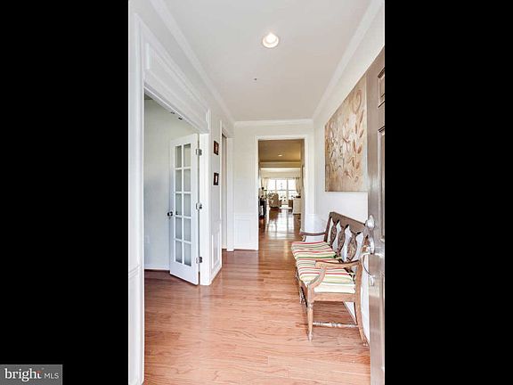 2nd image of 28 Denison St