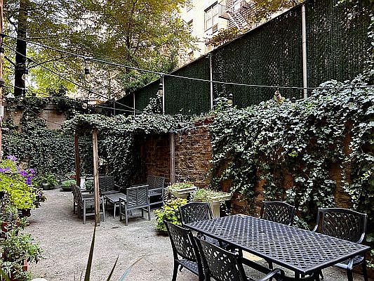 3rd image of 321 W 55th St APT L4