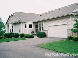 516 Holly Ln N, Oakdale, MN 55128