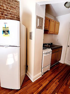 3rd image of 339 W 85th St APT 31