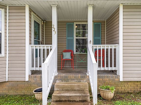 3rd image of 223 Waterford Dr
