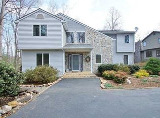 430 Windtree Dr, Moneta, VA 24121