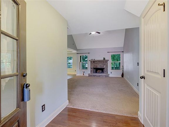 3rd image of 691 Lake Vista Dr