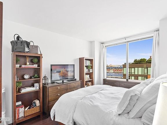 4th image of 34 Desbrosses St APT 1211