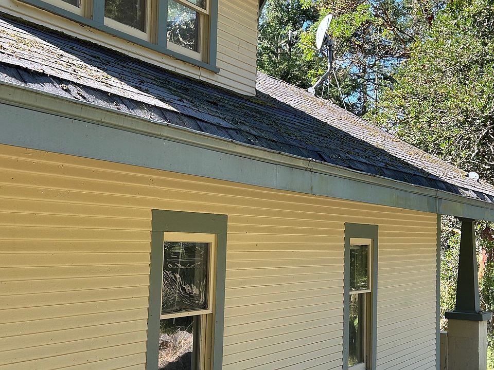 Side view of the craftsman house