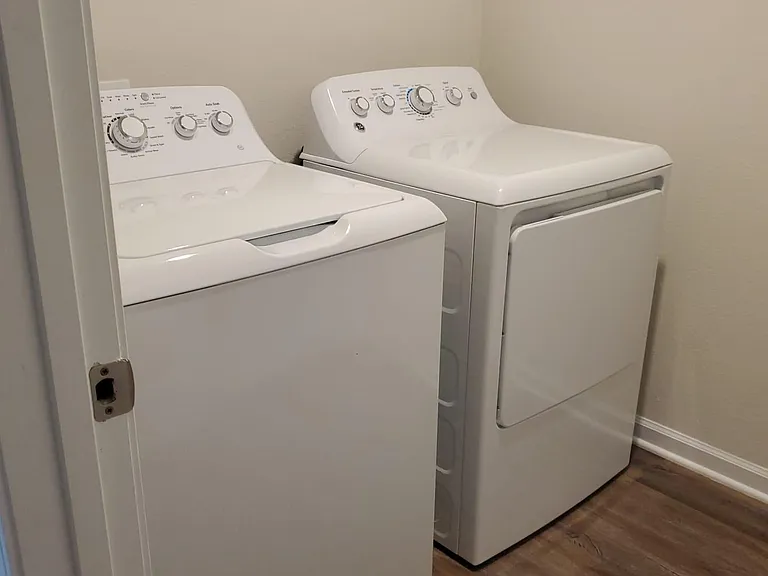 Beautiful New GE Washer & Dryer In Unit Laundry appliances Upstairs