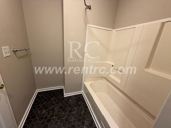 5th image of 604B N Main St