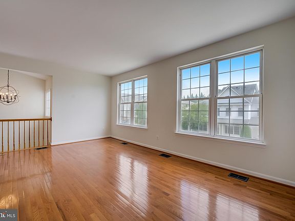 3rd image of 12713 Gartney Ln