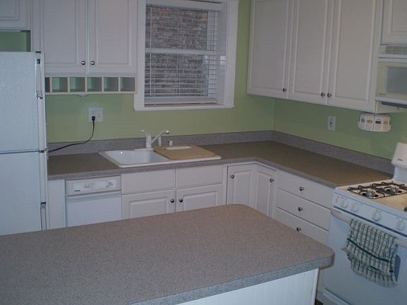 4th image of 920 Circle Ave APT 1