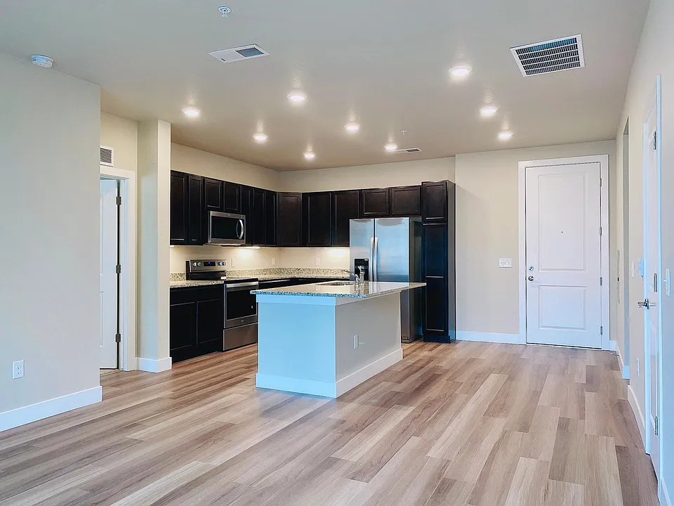 14351 E Tennessee Ave #304