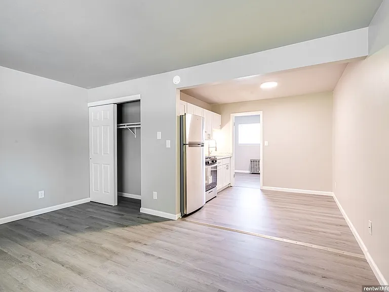 205 Adams St — Photo 3