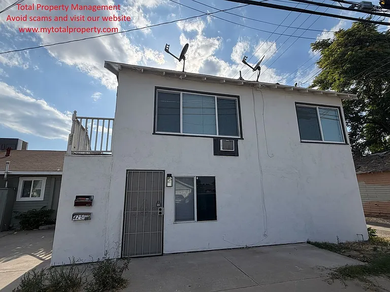 425 Center St — Photo 1