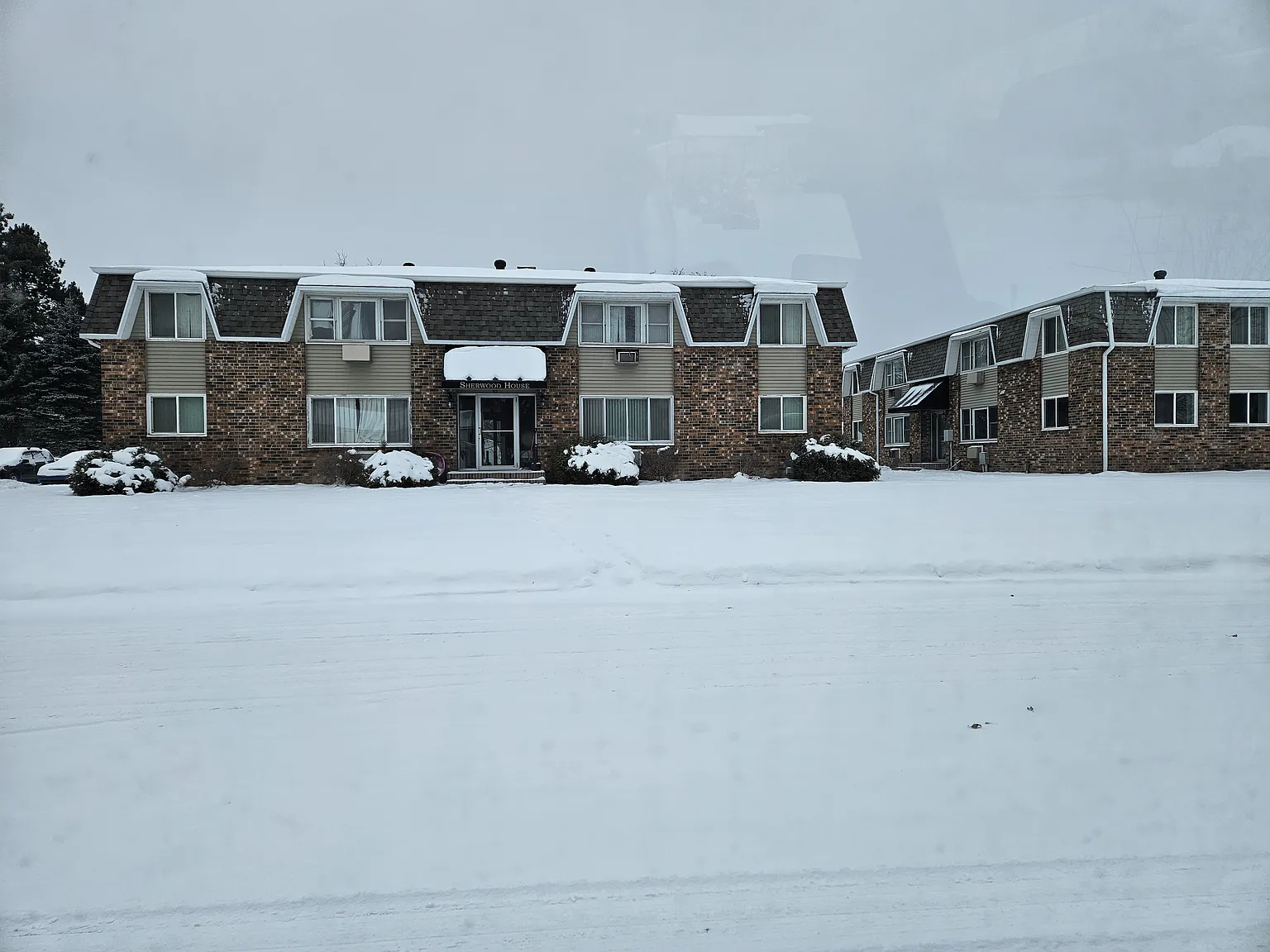 2 bed, 700 sqft, $925 — Photo 1