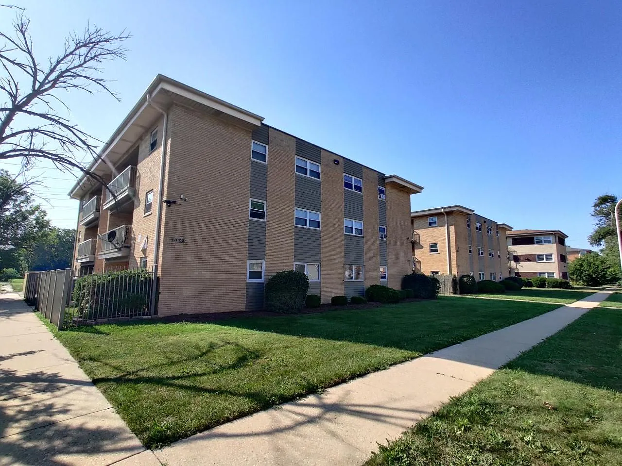 2 bed, 900 sqft, $1,350 — Photo 1