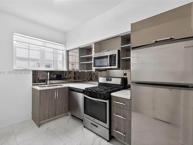 1601 Jefferson Ave #TH — Photo 2