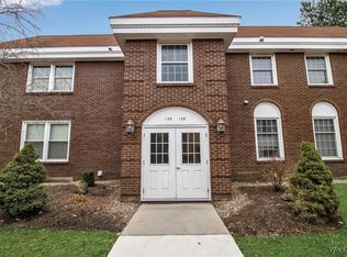 136 Charter Oaks Dr UNIT B, Amherst, NY 14228