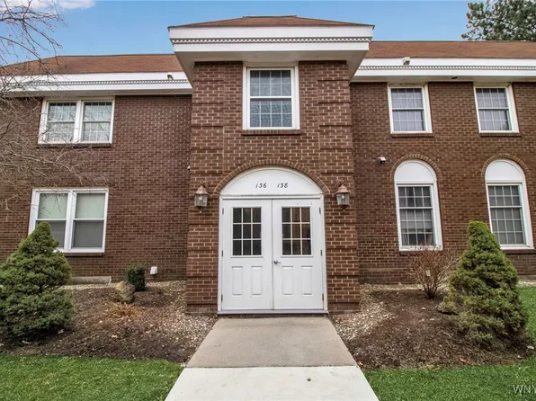 136 Charter Oaks Dr Unit B, Amherst, NY 14228