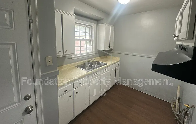 2 bed, 1.0 bath, 828 sqft, $795 — Photo 3