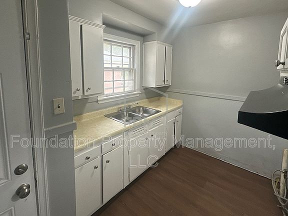 3rd image of 3326 Rosamond Ave