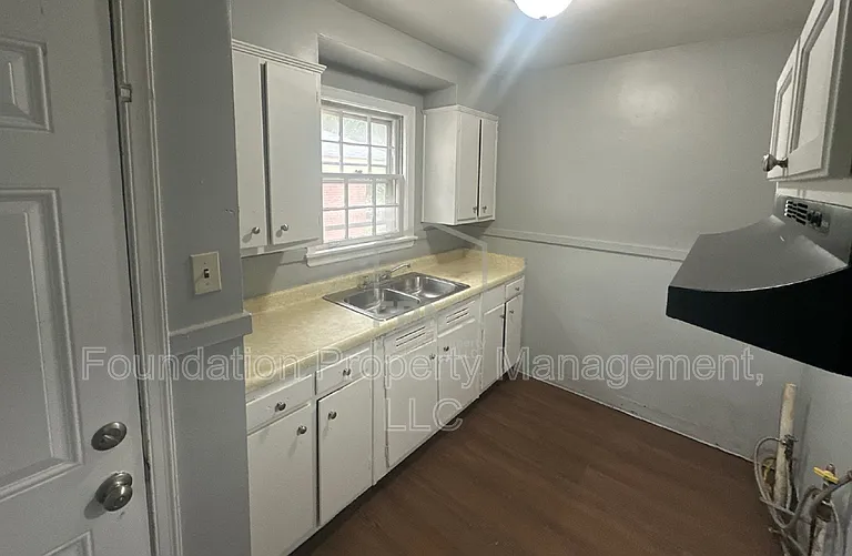 3326 Rosamond Ave — Photo 3