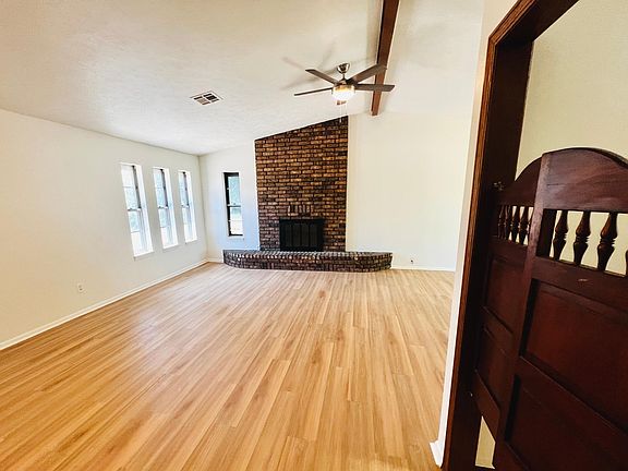 3rd image of 2029 Plymouth Ln