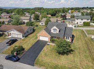 1661 Malibu Dr, Chambersburg, PA 17202