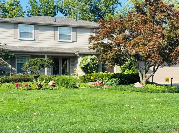 31925 Olde Franklin Dr, Farmington Hills, MI 48334
