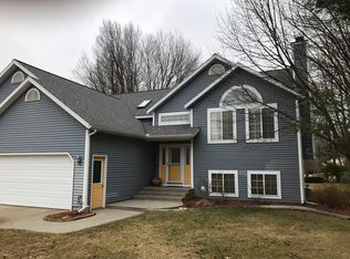 4623 Castle Ct, Holland, MI 49423
