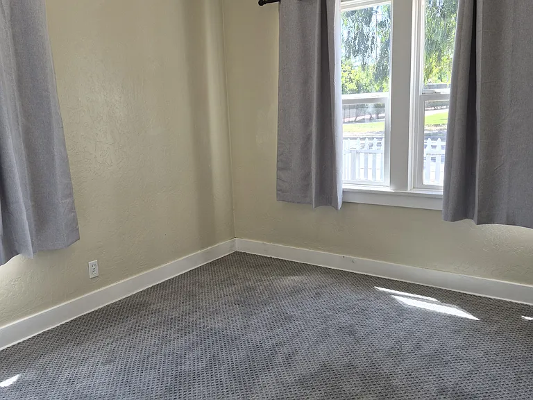 418 Park St — Photo 13