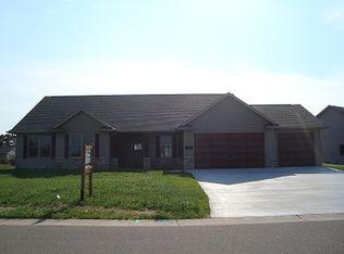 2126 Windflower Dr, Neenah, WI 54956