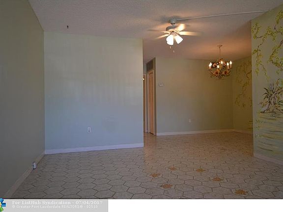 3rd image of 20320 NE 2nd Ave APT 6